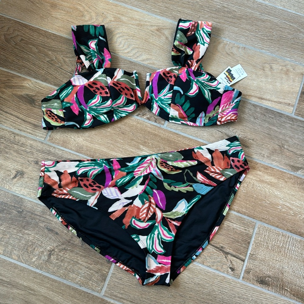 Time and Tru 2 piece bathing suit! Top is 1x and bottom is 2x. NWT
